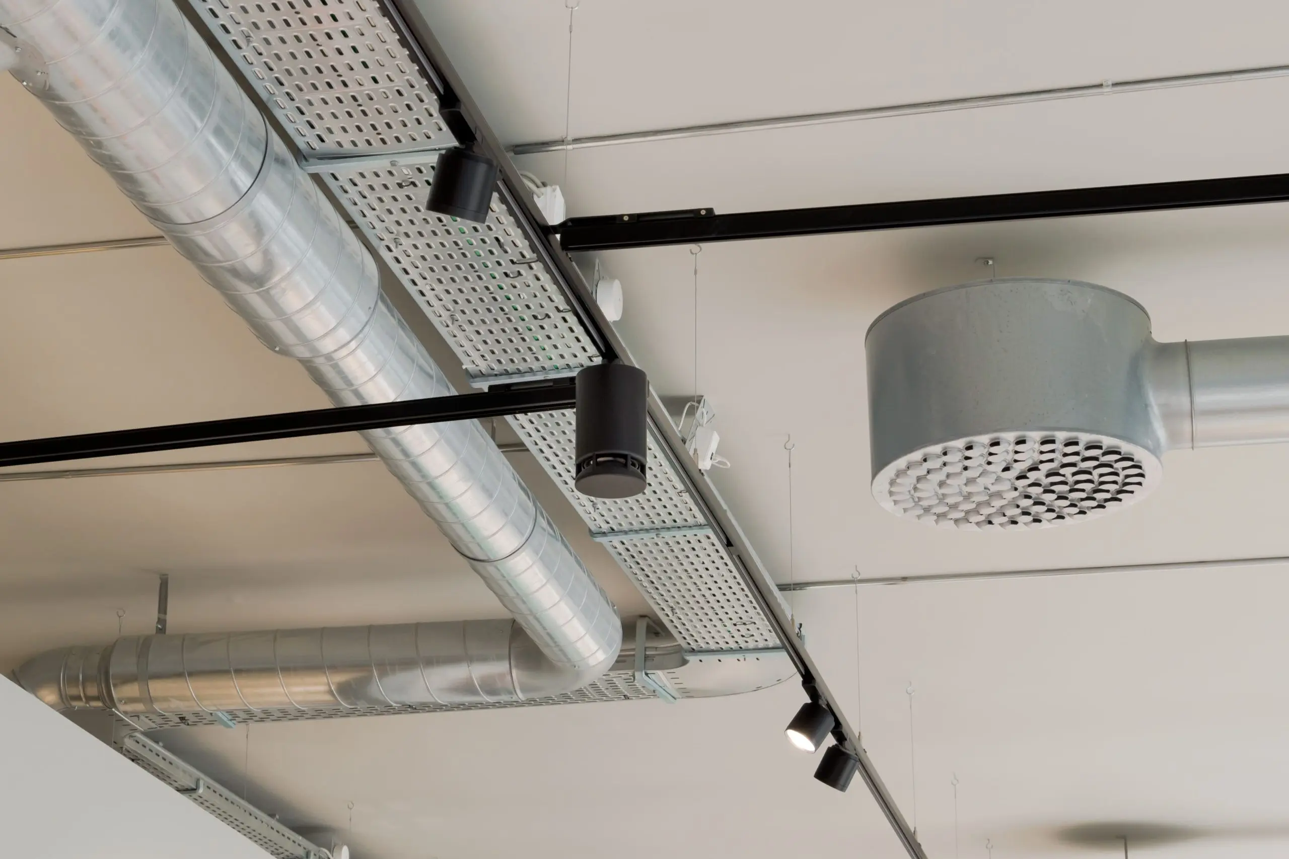 Speaker integrated in the ceiling